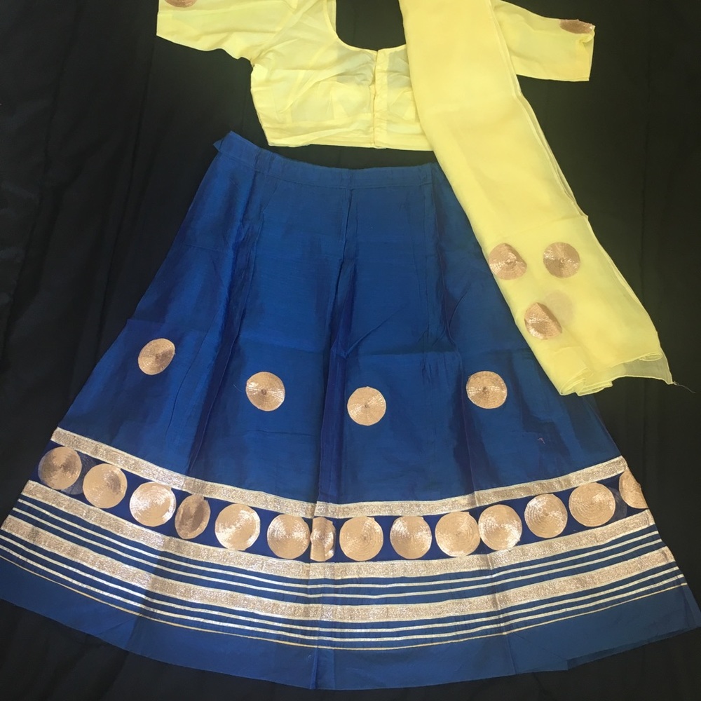 Never worn Chaniya choli, can fit to girl size 14-18 women size medium